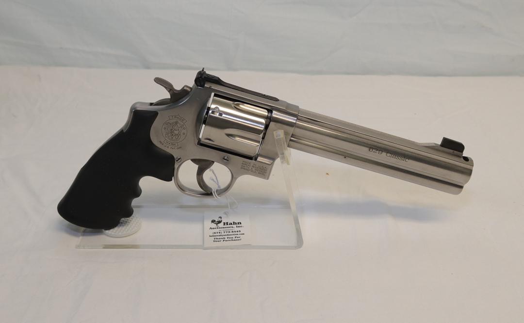 SMITH & WESSON 44 MAG REVOLVER, MODEL 629 CLASSIC, 6" BARREL WITH HARD CASE