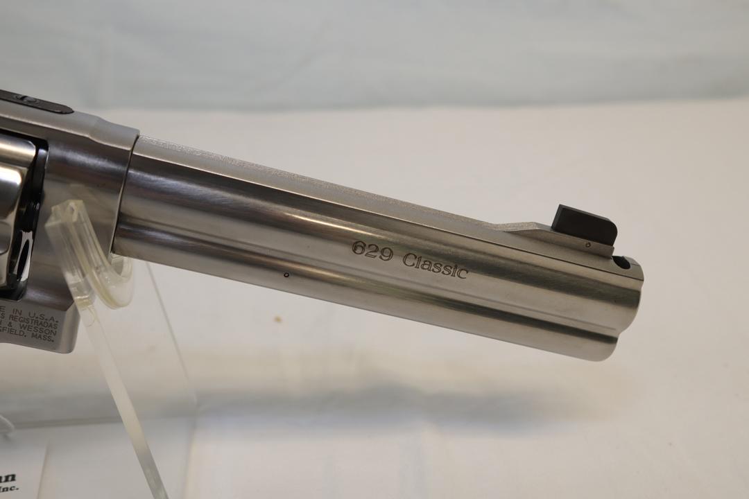 SMITH & WESSON 44 MAG REVOLVER, MODEL 629 CLASSIC, 6" BARREL WITH HARD CASE