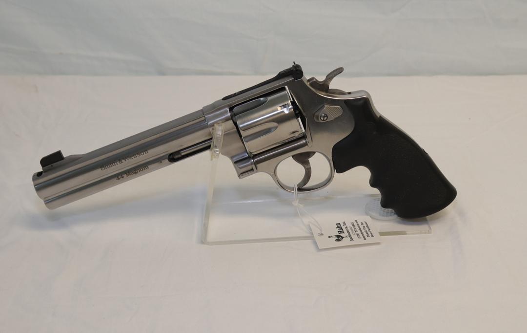 SMITH & WESSON 44 MAG REVOLVER, MODEL 629 CLASSIC, 6" BARREL WITH HARD CASE