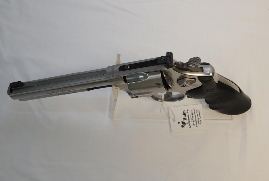 SMITH & WESSON 44 MAG REVOLVER, MODEL 629 CLASSIC, 6" BARREL WITH HARD CASE