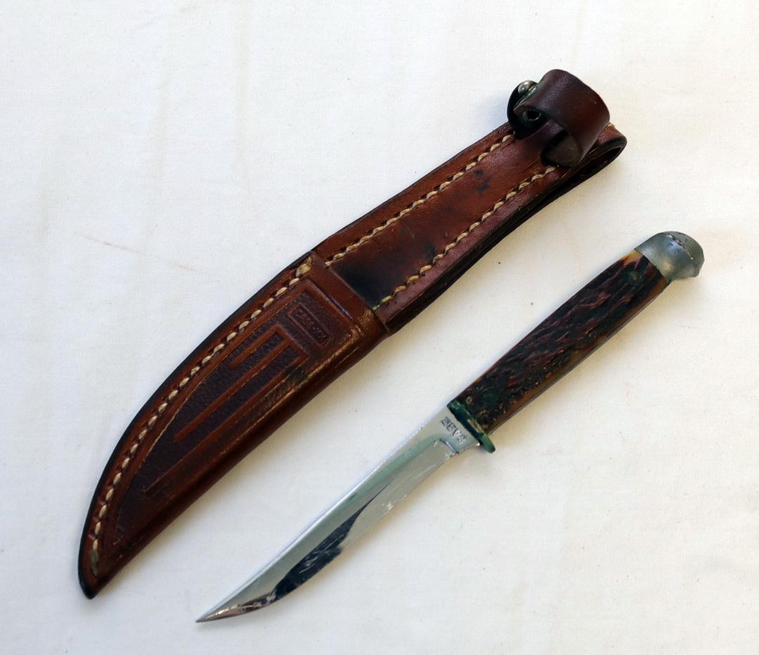 (2) CASE POCKET STEELS, A CASE PETITE HUNTING KNIFE W/ SHEATH, 2 CASE FOLDE
