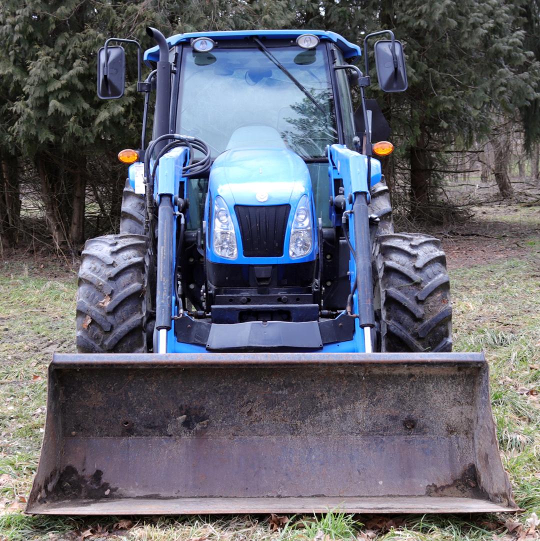 NEW HOLLAND MODEL T5070 W/ NEW HOLLAND 820 TL LOADER 80” MATERIAL BUCKET 460-85R34 GOOD REAR RUBBER