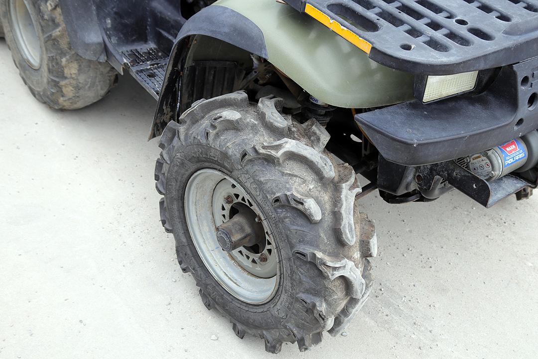 2003 Polaris Sportsman 500 6x6 on demand automatic variable transmission w/ manual dump and front ra