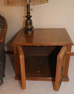 (3) Matching end tables, (2) lamps and other misc. décor