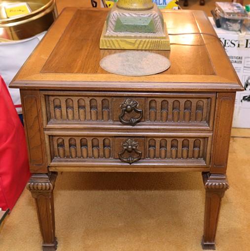 (3) Matching end tables, (2) lamps and other misc. décor