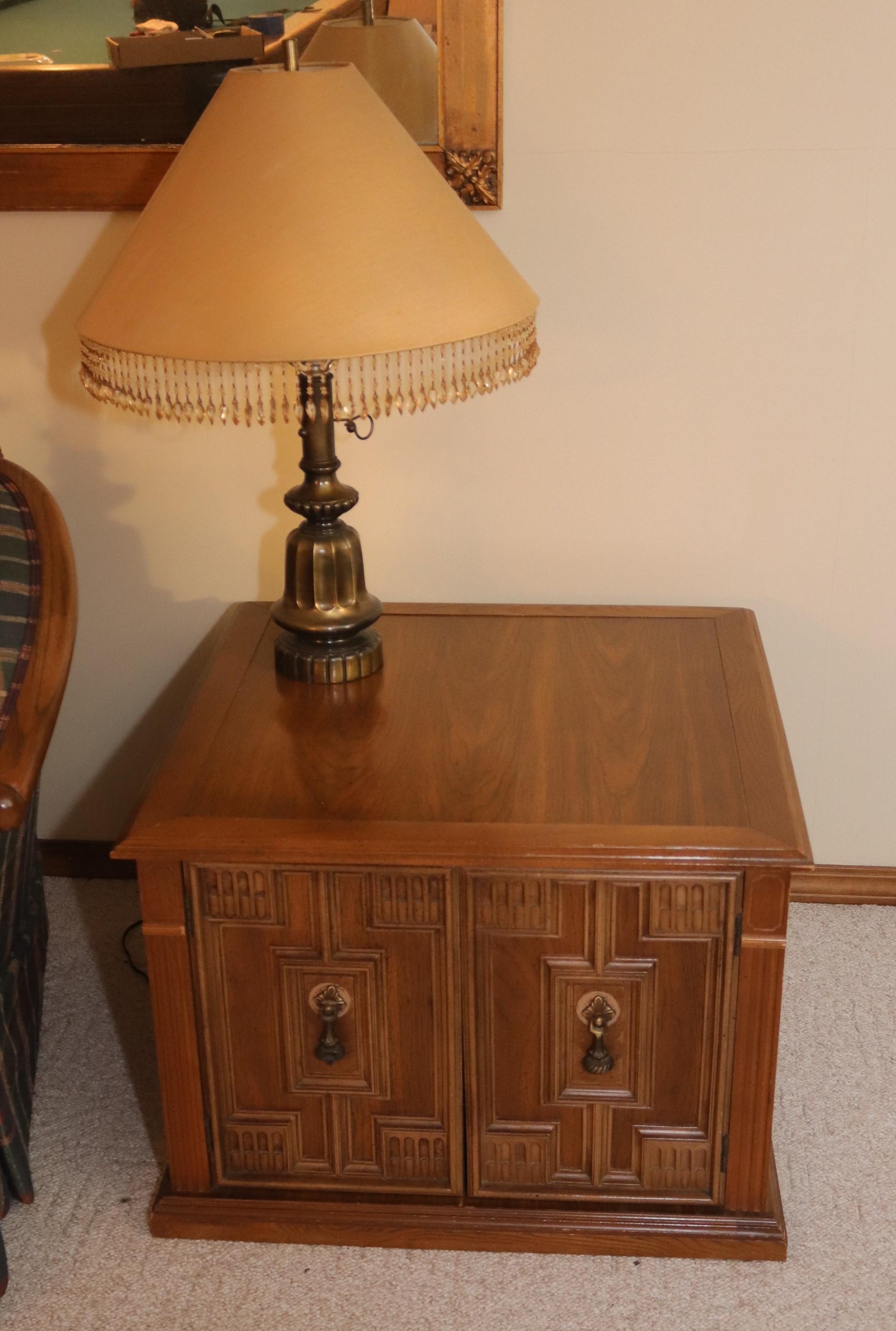 (3) Matching end tables, (2) lamps and other misc. décor