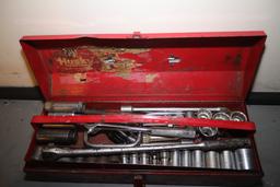 Husky ratchet and socket set and Anthes Truckflar road flare set