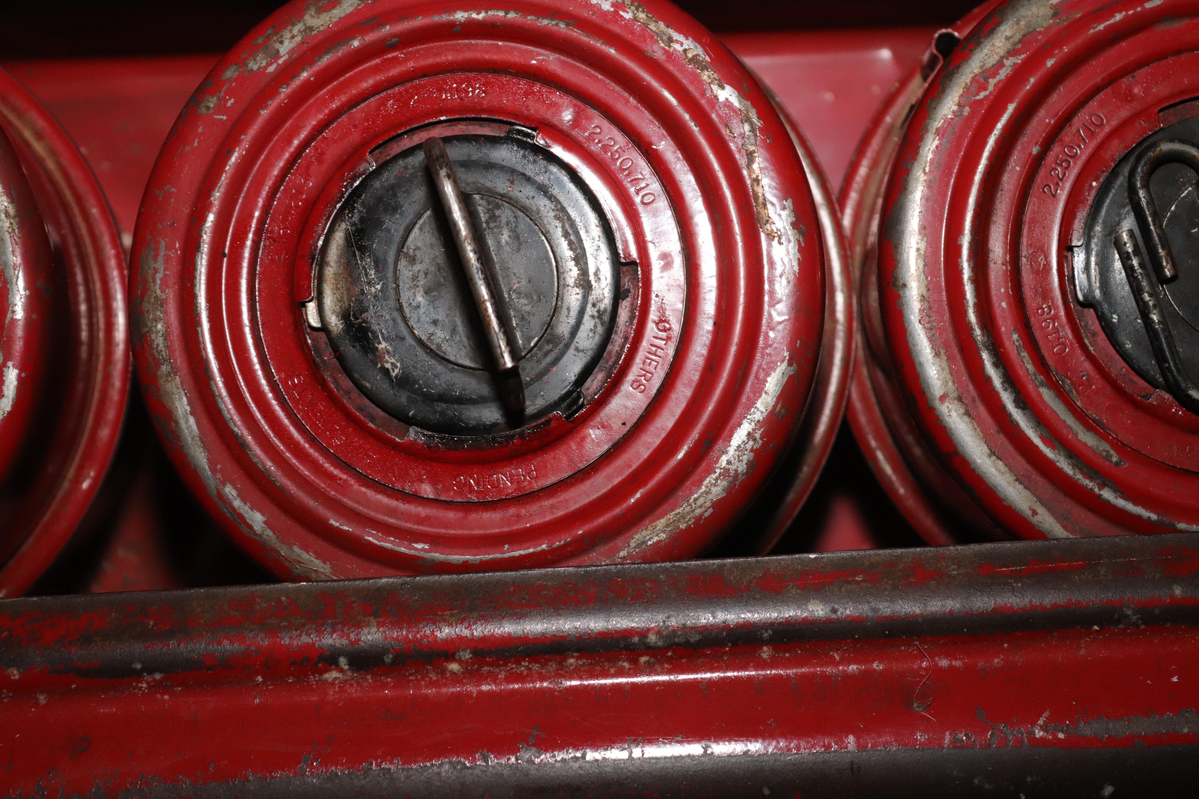 Husky ratchet and socket set and Anthes Truckflar road flare set