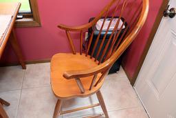 Kitchen table with (2) leaves and (6) chairs