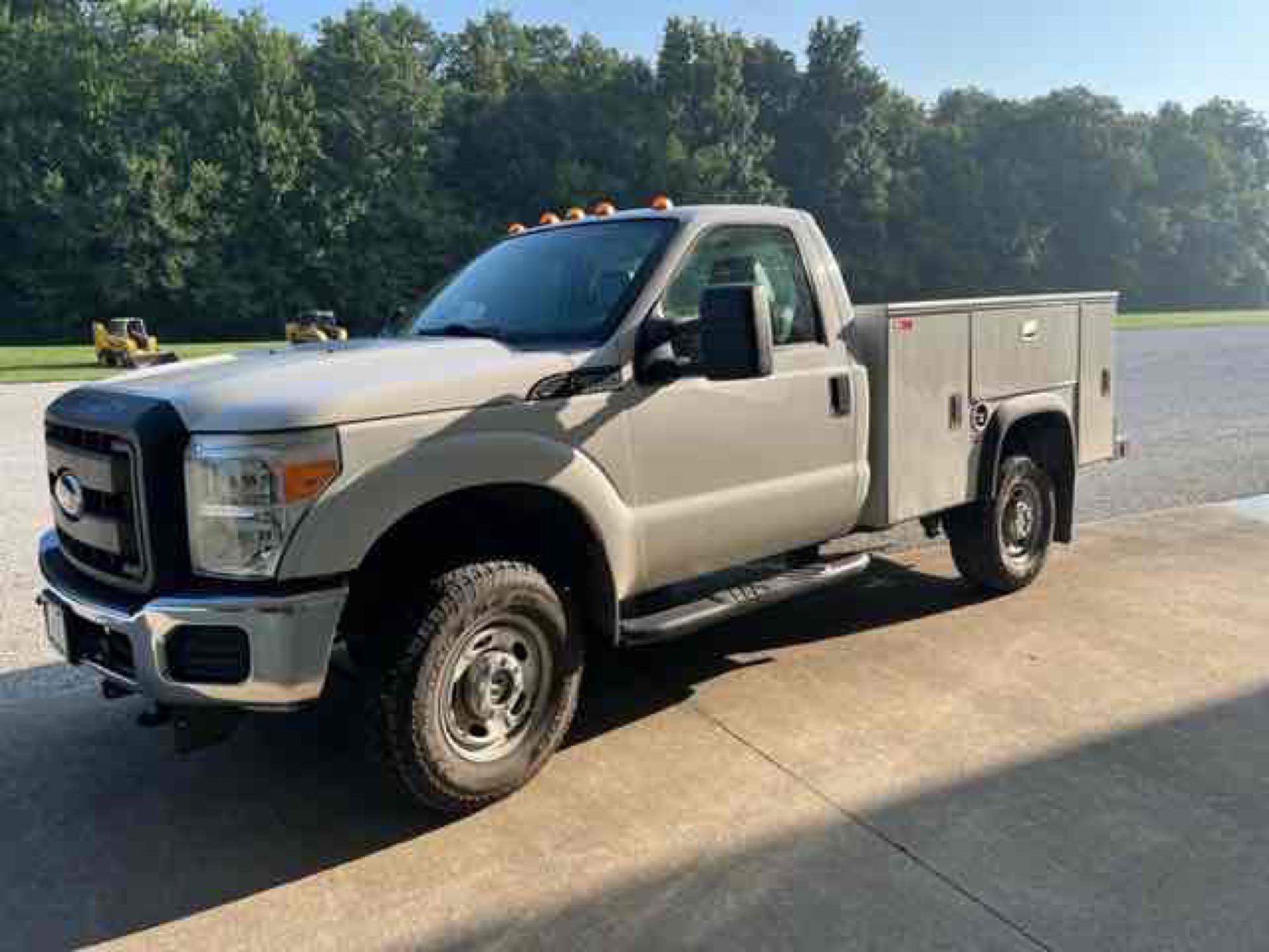 2011 FORD F-350 GAS STANDARD CAB SERVICE TRUCK