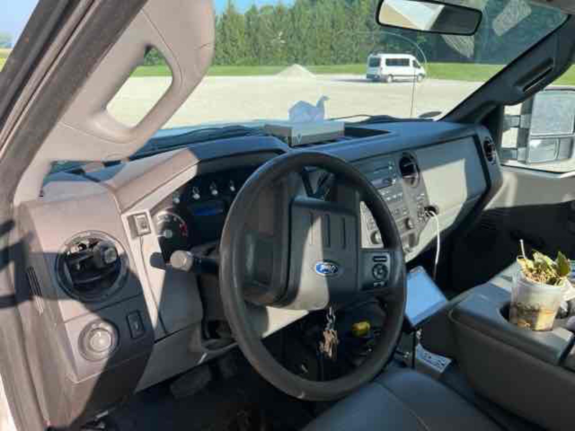 2011 FORD F-350 GAS STANDARD CAB SERVICE TRUCK