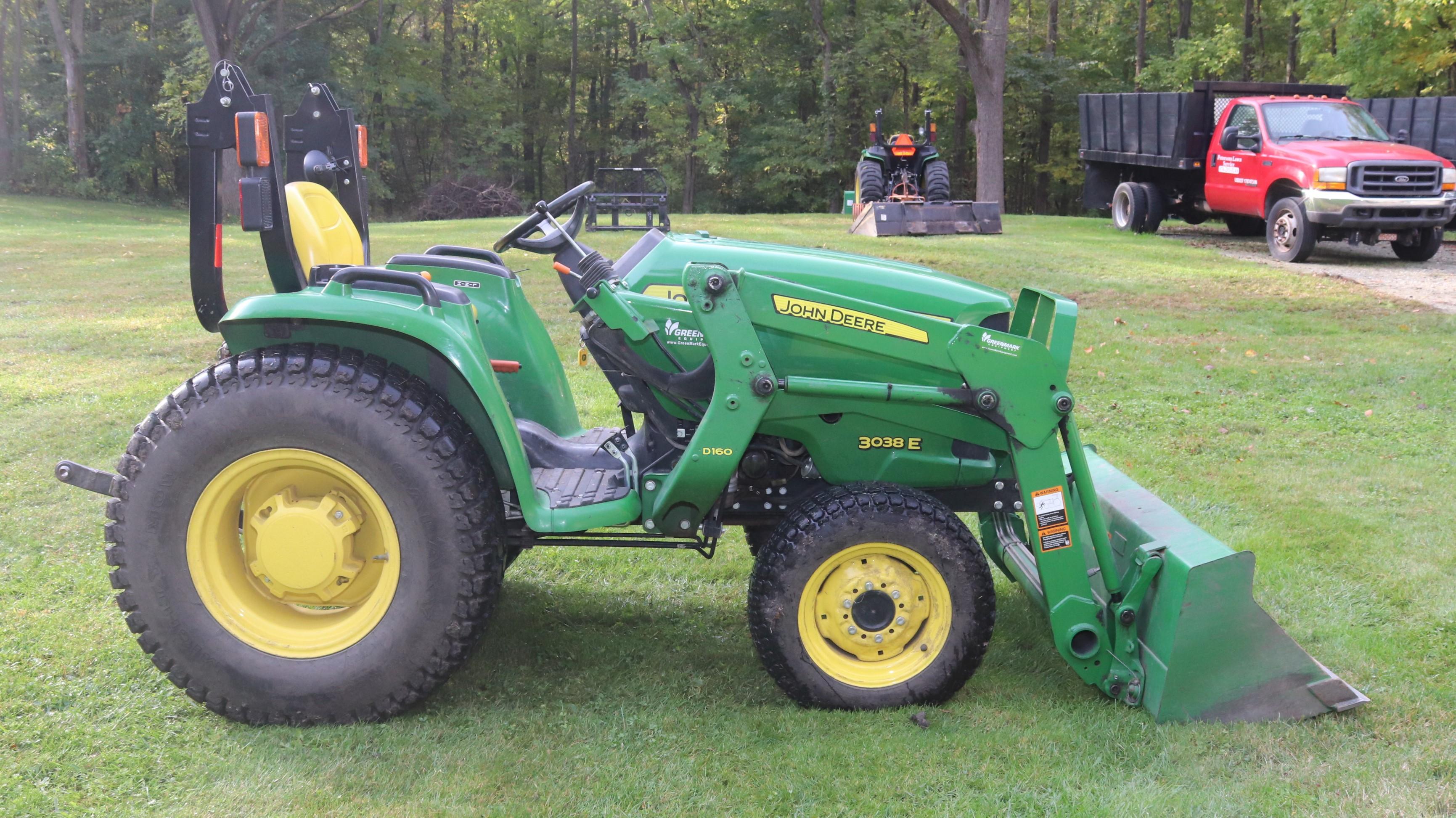 John Deere 3038E Utility Tractor