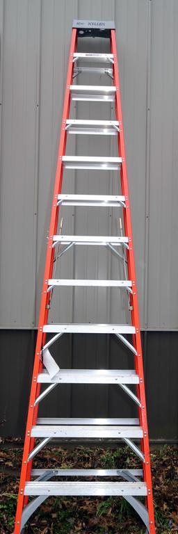 Fiberglass Step Ladder