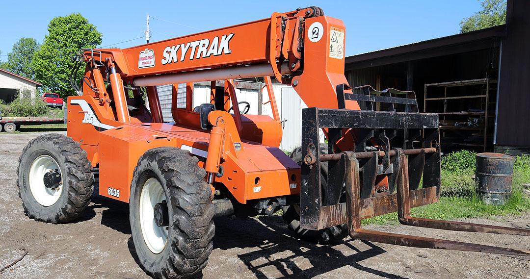 JLG SKY TRACK MODEL 6036 CUMMINS DIESEL 6000 LB CAPACITY 4WD TELEHANDLER