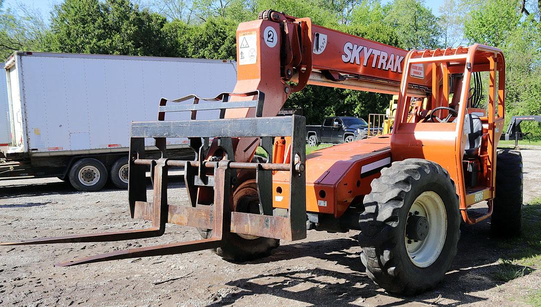 JLG SKY TRACK MODEL 6036 CUMMINS DIESEL 6000 LB CAPACITY 4WD TELEHANDLER