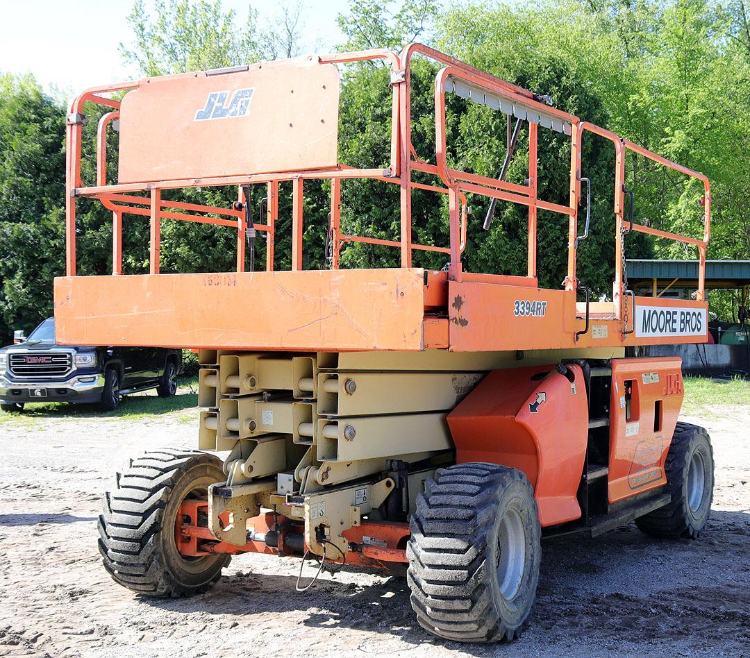 JLG MODEL 3394RT DIESEL POWERED 4WD SCISSOR LIFT