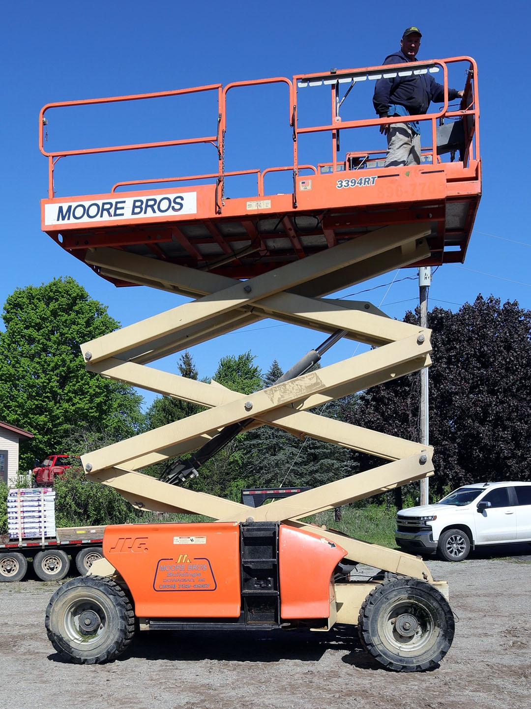 JLG MODEL 3394RT DIESEL POWERED 4WD SCISSOR LIFT