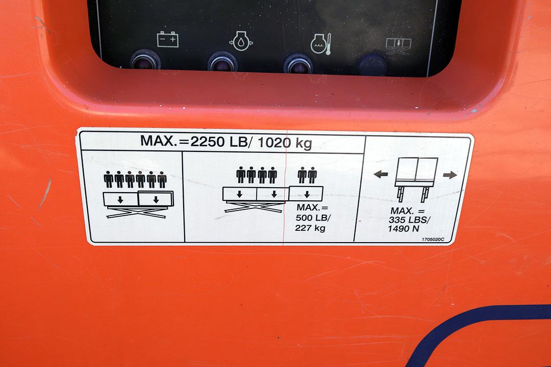 JLG MODEL 3394RT DIESEL POWERED 4WD SCISSOR LIFT