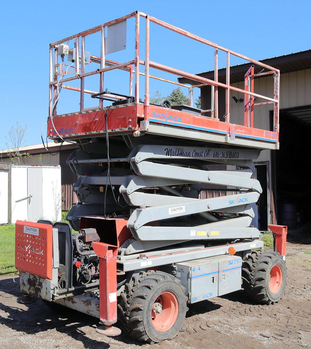 SKY JACK 4WD SJ7135 4X4 35' HEIGHT SCISSOR LIFT