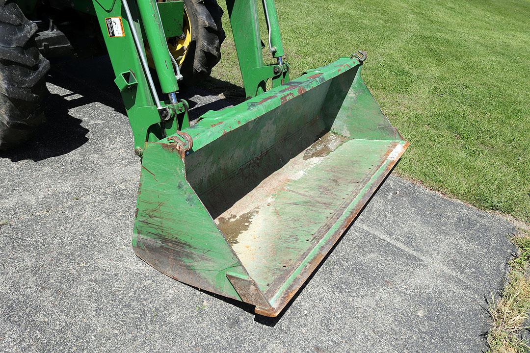 JOHN DEERE MODEL 5320 DIESEL CAB FRONT WHEEL ASSIST, ONLY 1680HRS W/ MODEL 541 LOADER W/ 5' BUCKET,