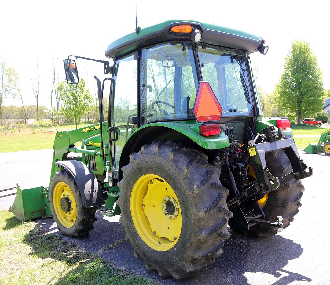 JOHN DEERE MODEL 5320 DIESEL CAB FRONT WHEEL ASSIST, ONLY 1680HRS W/ MODEL 541 LOADER W/ 5' BUCKET,