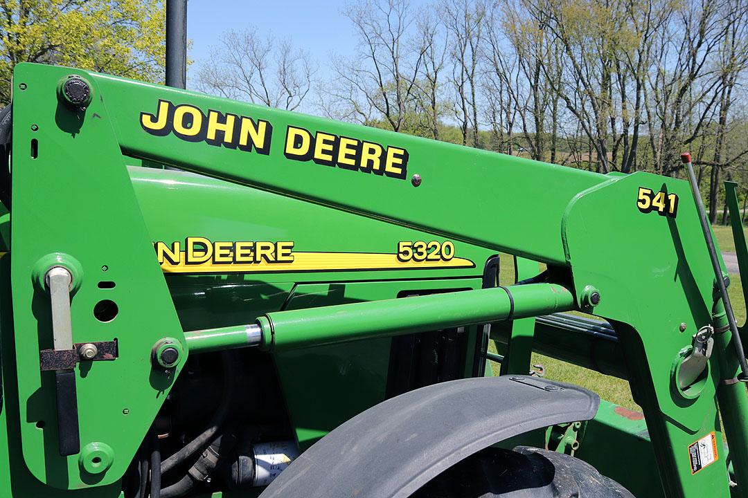 JOHN DEERE MODEL 5320 DIESEL CAB FRONT WHEEL ASSIST, ONLY 1680HRS W/ MODEL 541 LOADER W/ 5' BUCKET,