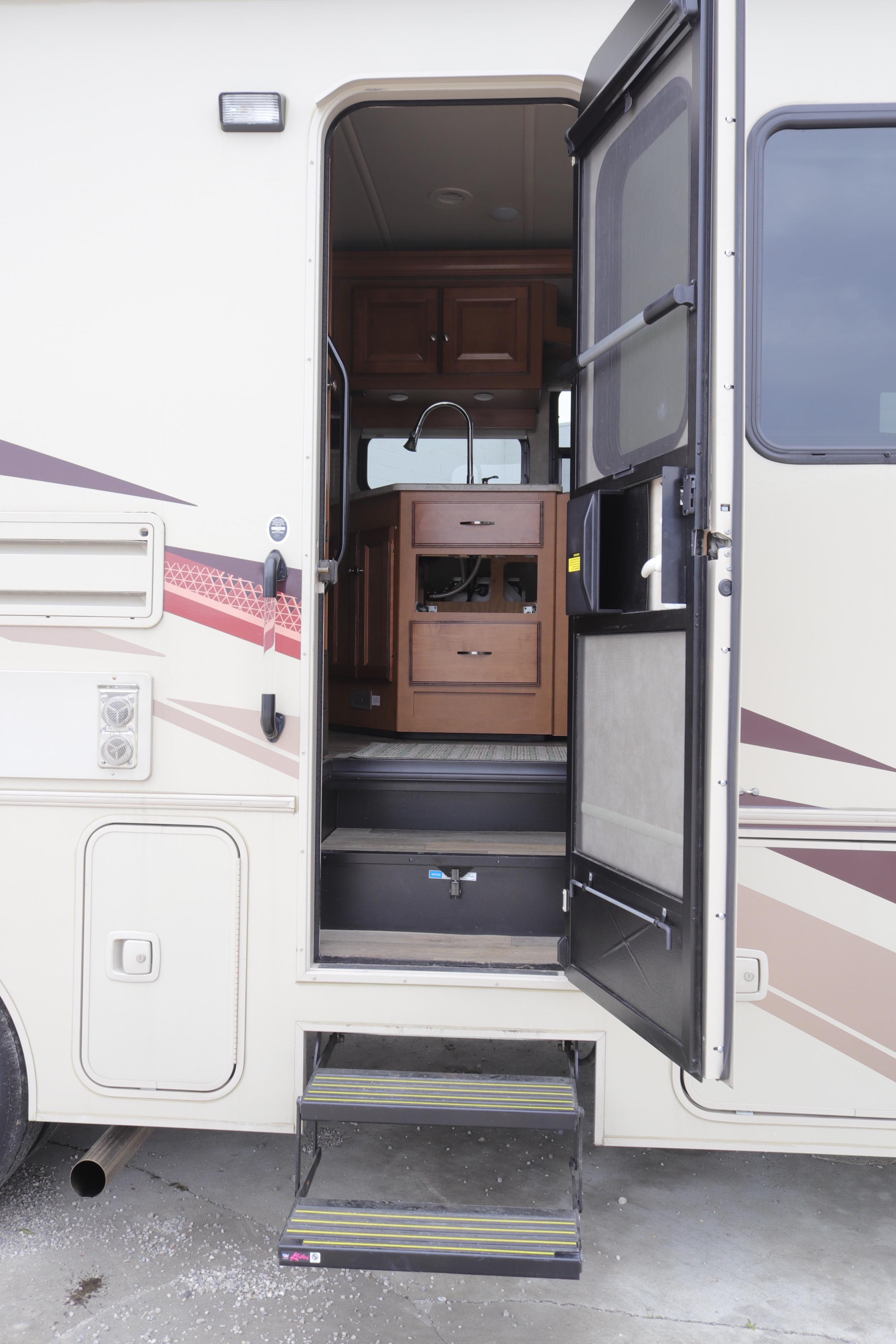 2020 Winnebago Vista Motorhome