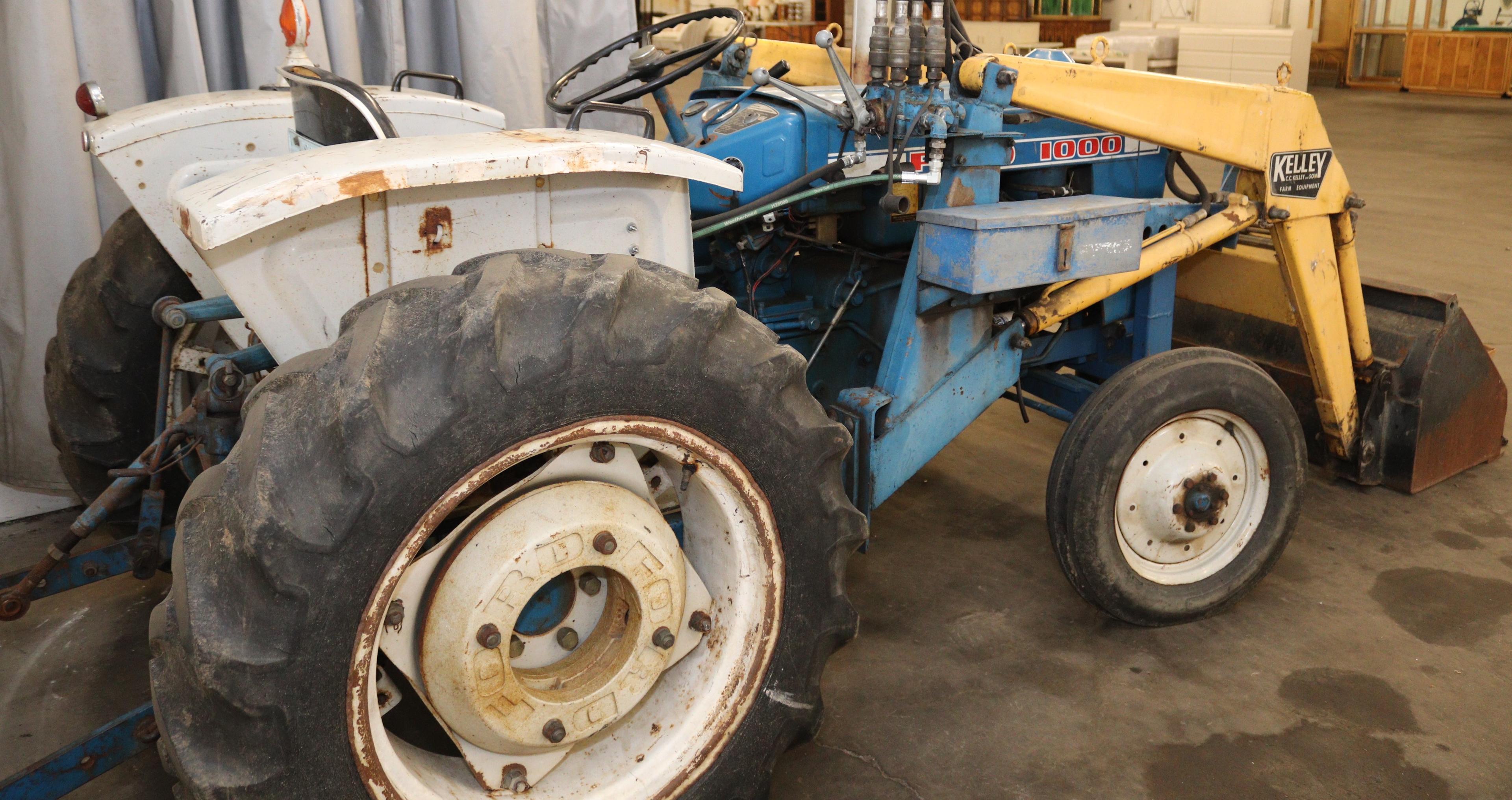 Ford 1000 Diesel Tractor, 2144 Hours, 3 pt. and Kelly Loader 4' with Wheel Weights, Full Set of Chai