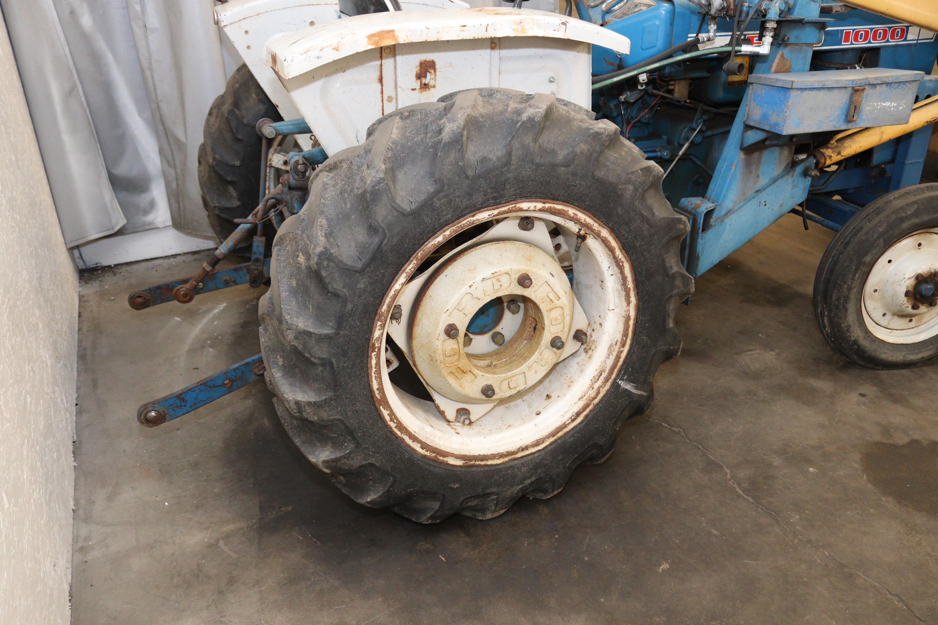 Ford 1000 Diesel Tractor, 2144 Hours, 3 pt. and Kelly Loader 4' with Wheel Weights, Full Set of Chai