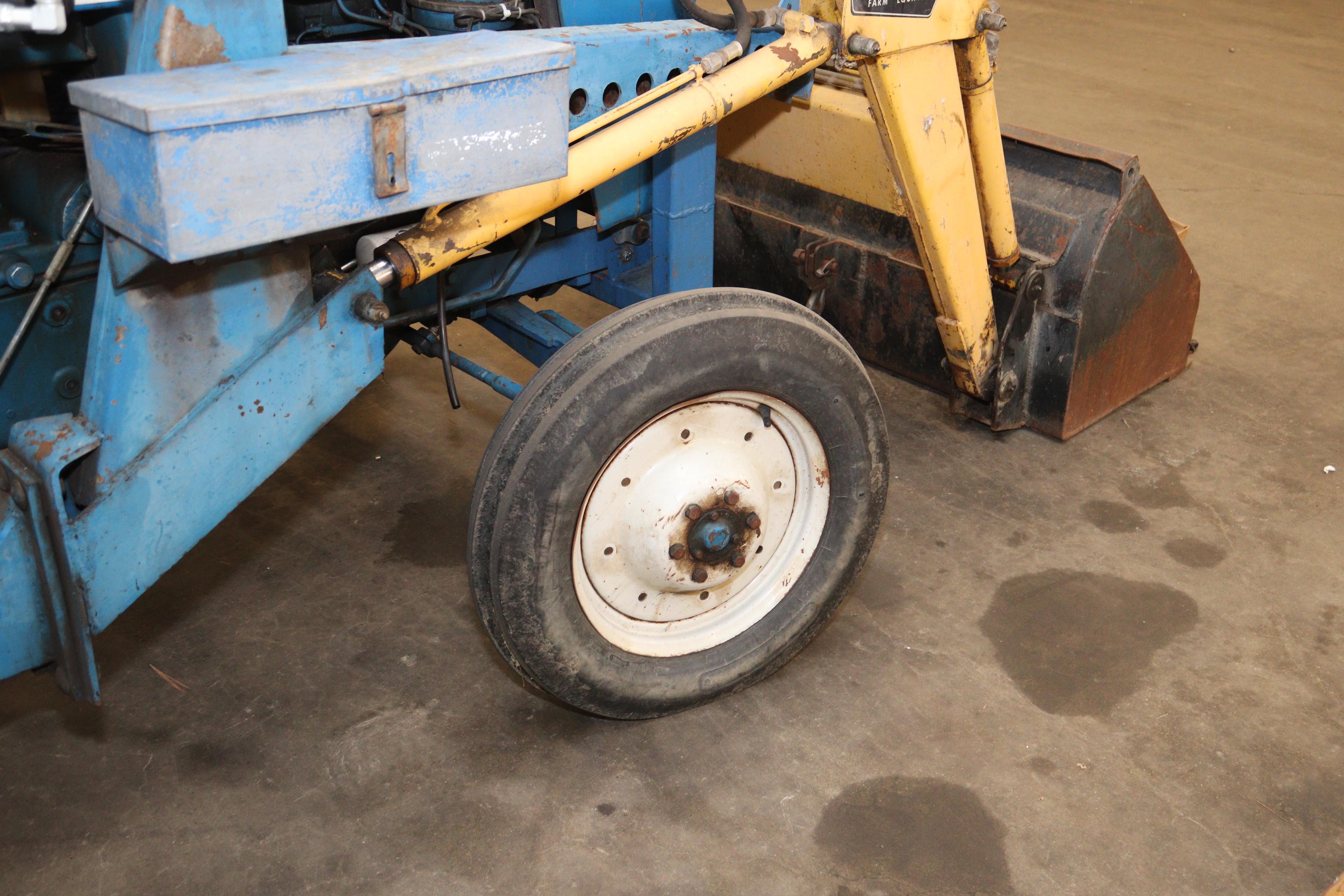 Ford 1000 Diesel Tractor, 2144 Hours, 3 pt. and Kelly Loader 4' with Wheel Weights, Full Set of Chai