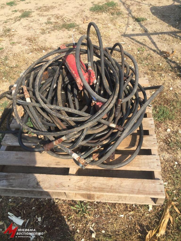 ASSORTED HYDRAULIC CYLINDERS