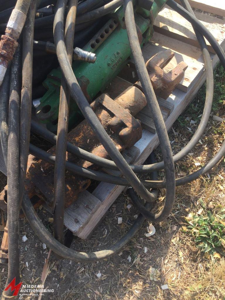 ASSORTED HYDRAULIC CYLINDERS