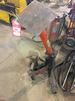 FABRICATED TRANSMISSION JACK AND BENCH VISES (2), 4 1/2" VISE AND 6" VISE