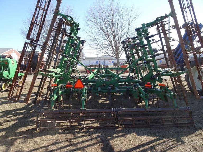 JOHN DEERE 726 FIELD CULTIVATOR, 27'6''