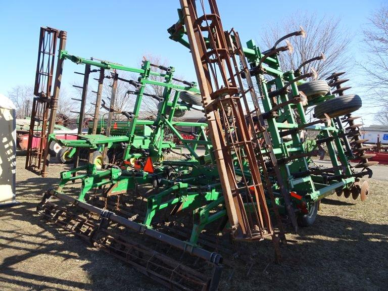 JOHN DEERE 726 FIELD CULTIVATOR, 27'6''
