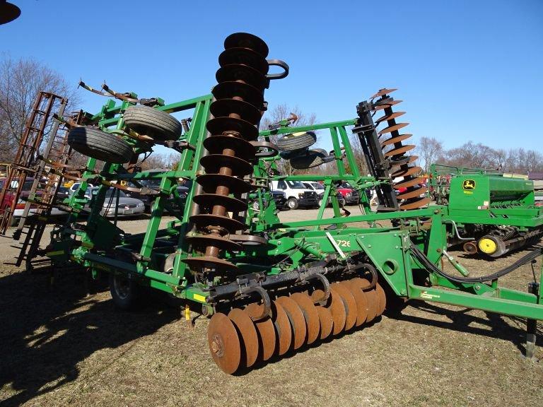 JOHN DEERE 726 FIELD CULTIVATOR, 27'6''