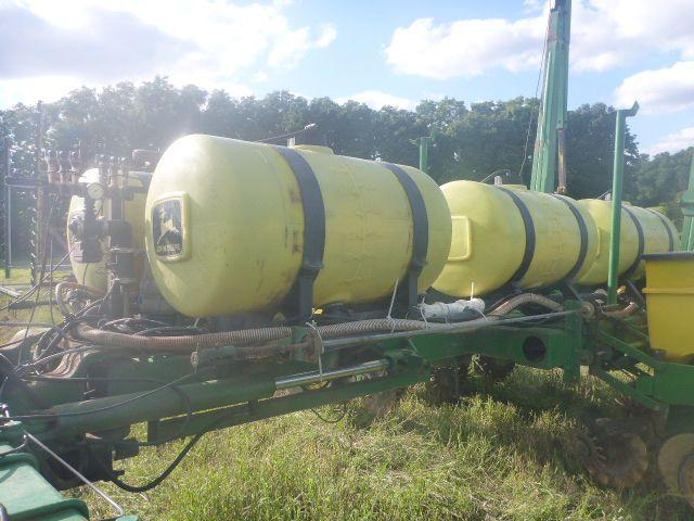 JOHN DEERE 7000 12-ROW PLANTER, 30'' SPACING, NO-TILL COULTER, HYDRAULIC FO