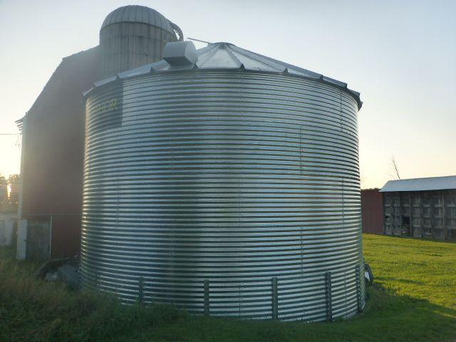 SUPERIOR MFG 10,000 BUSHEL GRAIN BIN, GALVANIZED STEEL, UNLOAD AUGER WITH D