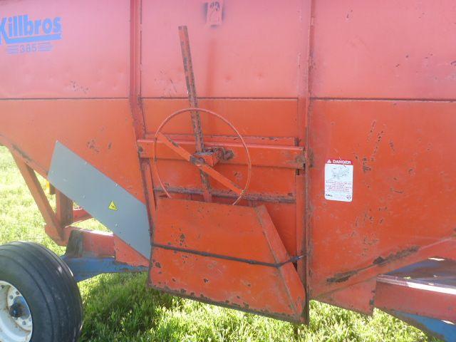 KILLBROS 385 BUSHEL GRAVITY BOX ON KILLBROS 1280 12-TON RUNNING GEAR, 7.5'
