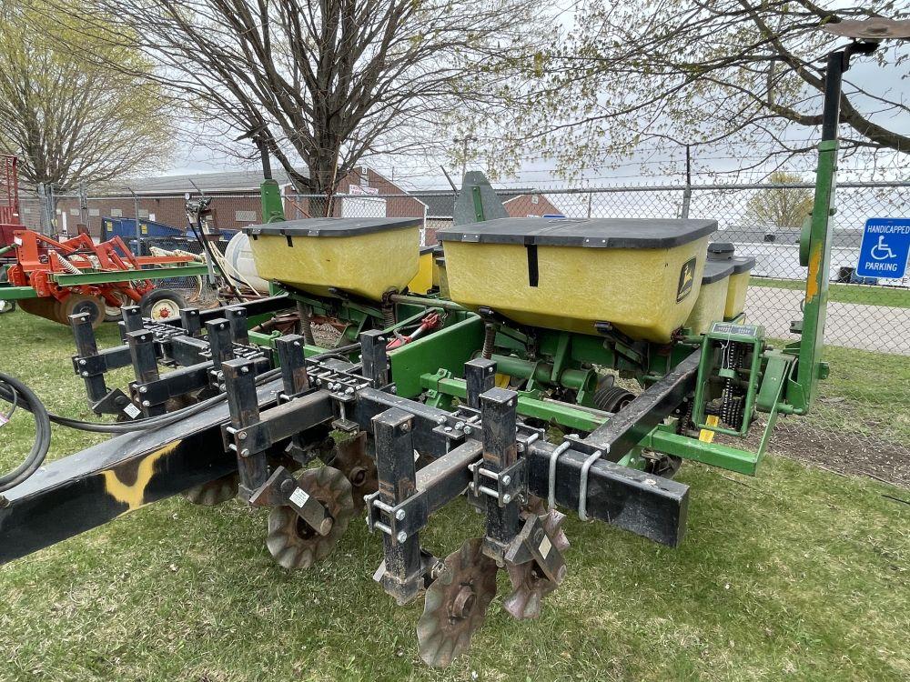 JOHN DEERE 7200 MAX EMERGE 2 4-ROW PLANTER, 30'' ROWS, NEW PRECISION CORN METERS, SOYBEAN CUPS, MONI