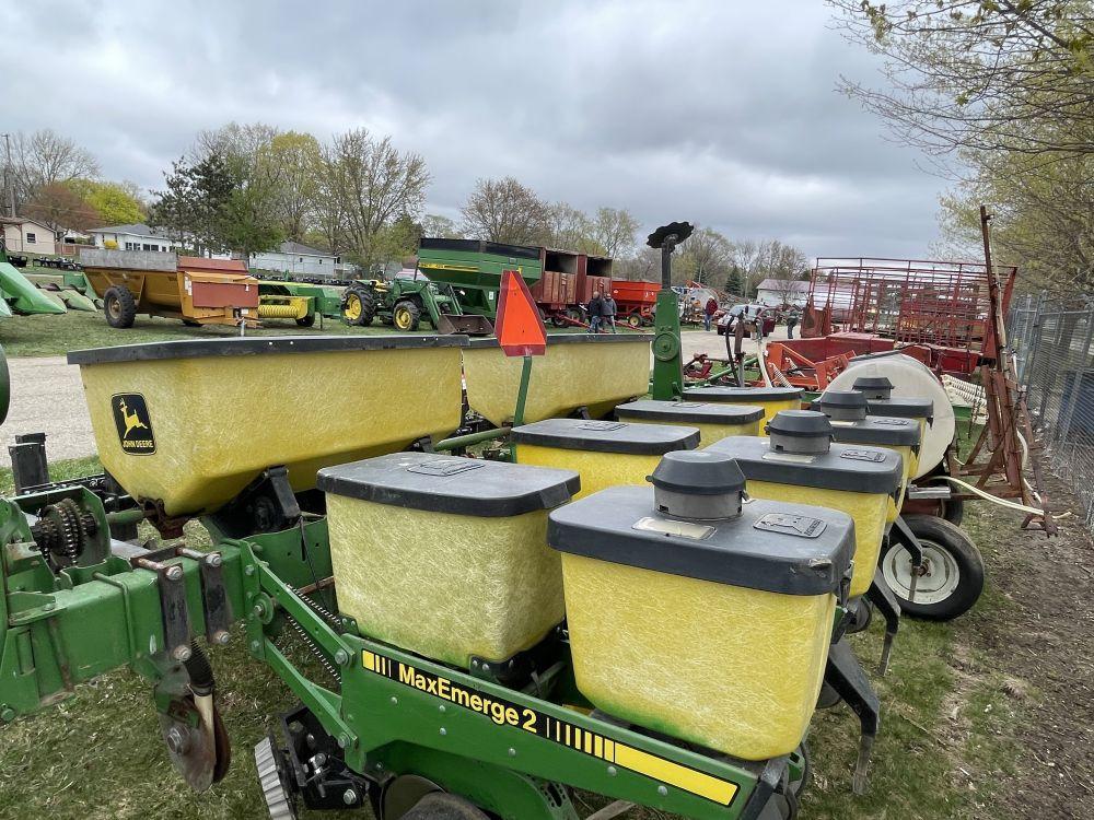 JOHN DEERE 7200 MAX EMERGE 2 4-ROW PLANTER, 30'' ROWS, NEW PRECISION CORN METERS, SOYBEAN CUPS, MONI