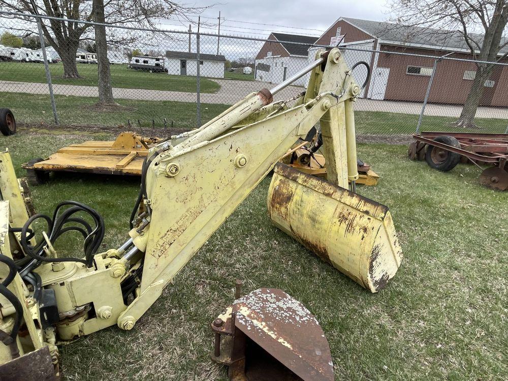 HYDRO-MAC BACKHOE ATTACHMENT, 4' BUCKET, 17'' BUCKET, 3PT, 1 REBUILT CYLINDER