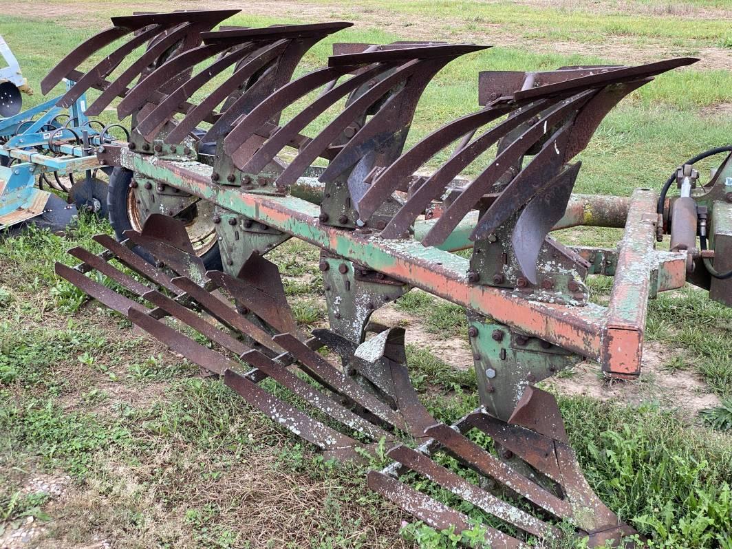 OLIVER WHITE ROLL OVER PLOW, 4-BOTTOM 18'' WITH SLATS, ON LAND HITCH