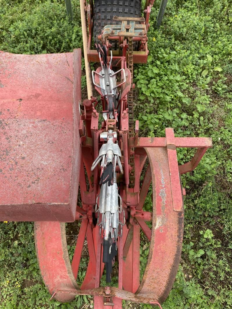 MECHANICAL 1-ROW TRANSPLANTER, MODEL 1000, WITH WATER TANK