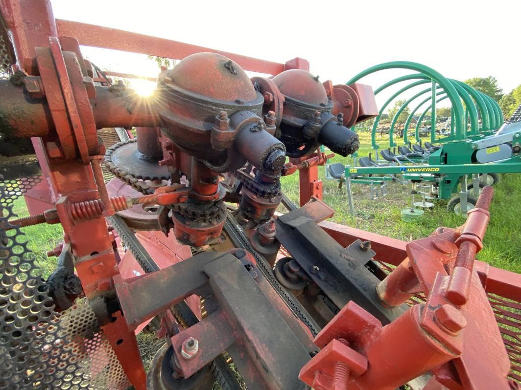 FMC HARVESTER, 1-ROW, CARROTT