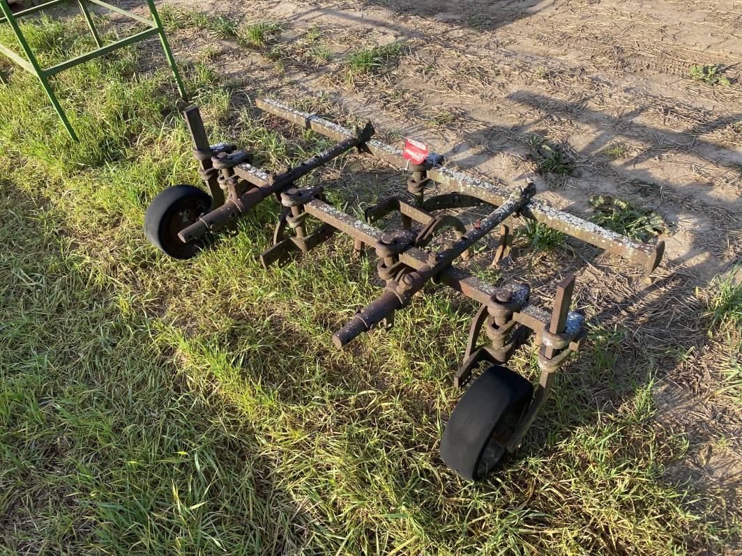 2-ROW CULTIVATOR FARMALL MOUNTS