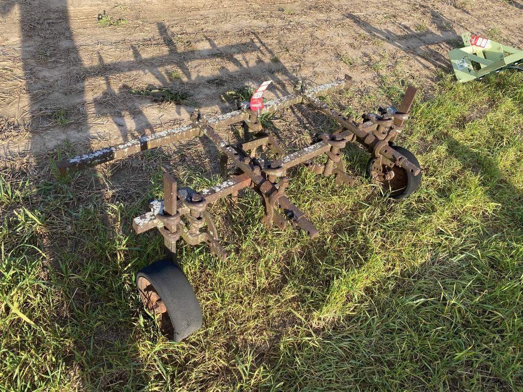 2-ROW CULTIVATOR FARMALL MOUNTS