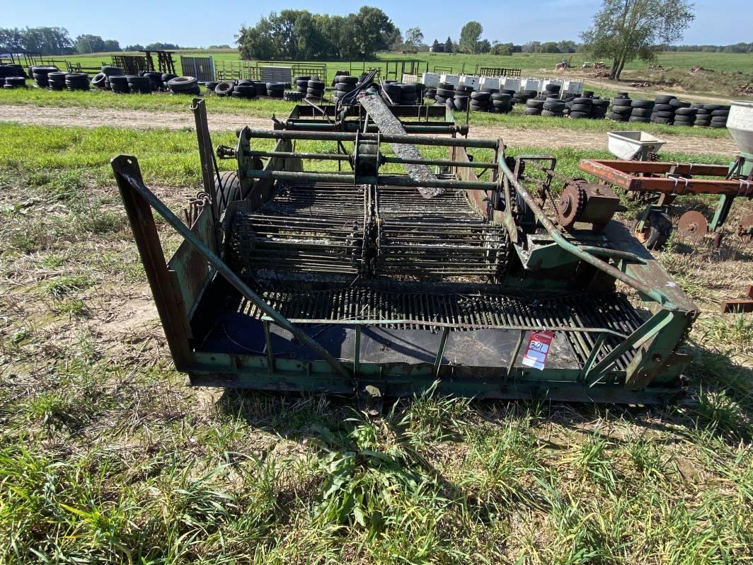 JOHN DEERE MODEL 30 2-ROW POTATO DIGGER, FOR PARTS OR REPAIR