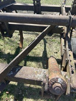 GLENCOE 11-SHANK CHISEL PLOW