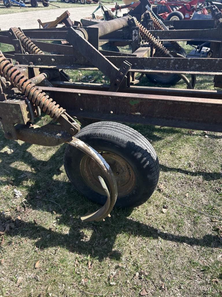 GLENCOE 11-SHANK CHISEL PLOW